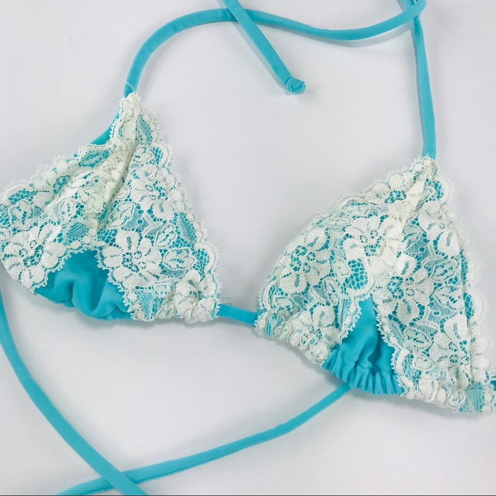 Beach Bunny blue lace bikini top - Picture 2 of 4